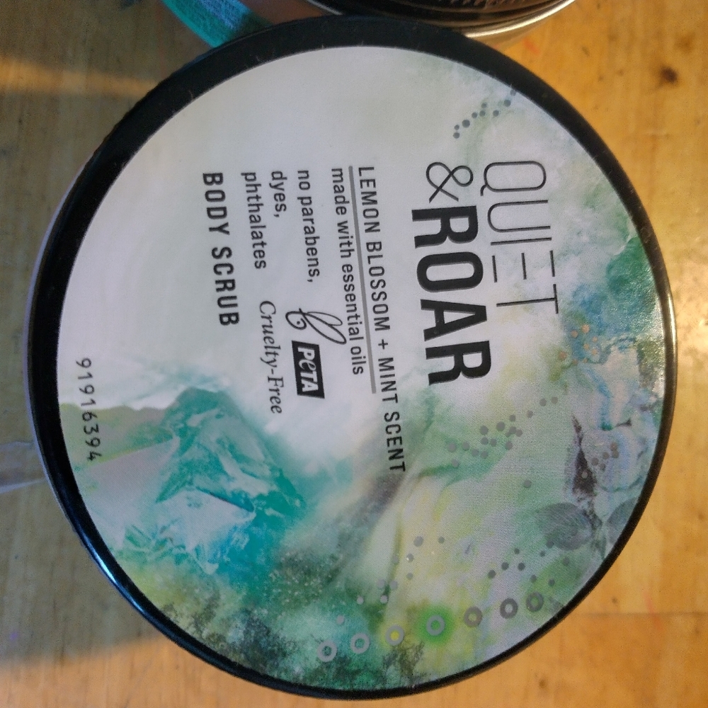 Quit and roar body scrub